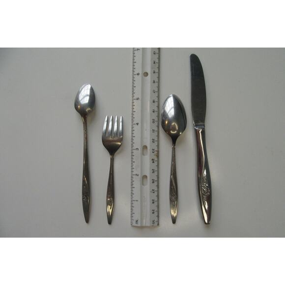 Oneidacraft Deluxe Stainless Lasting Rose Flatware Baby/Child Size 4 Piece Set - Picture 3 of 4